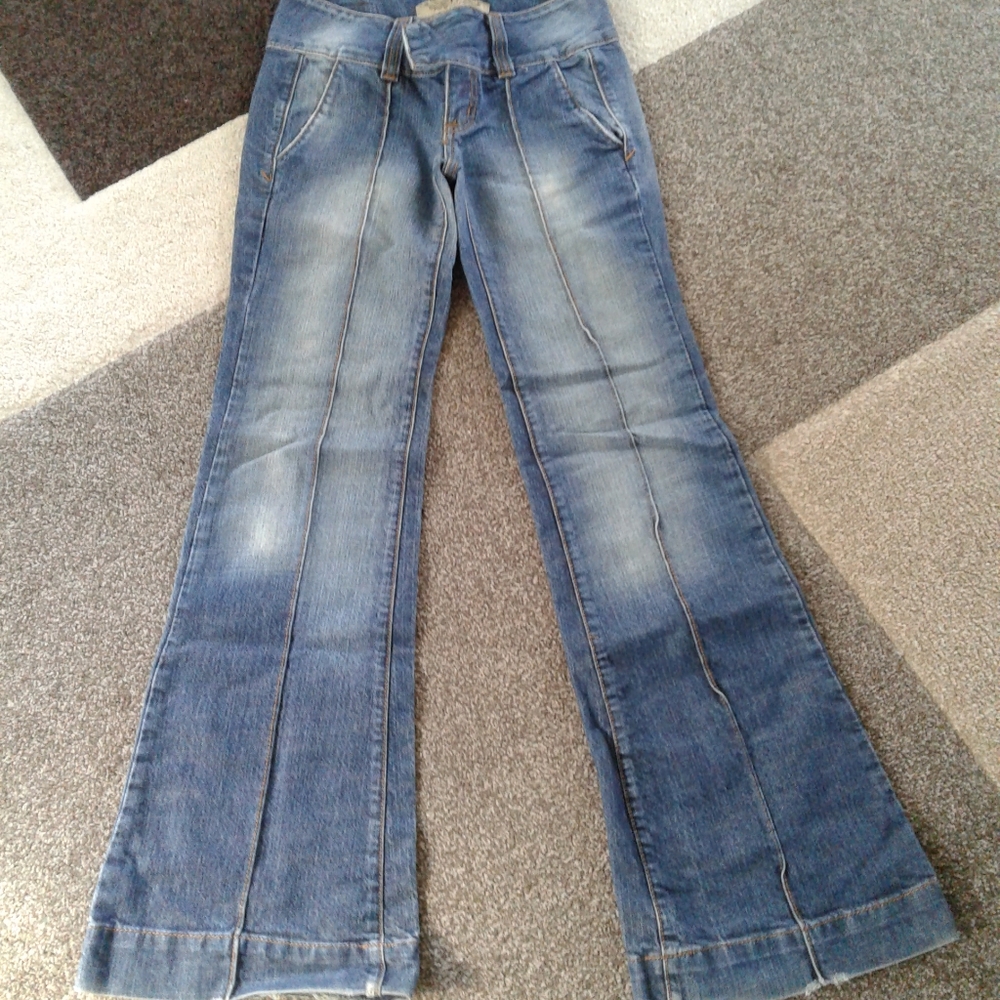 Juniors Wide Legged Jeans